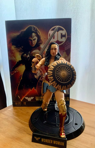 Wonder woman action figure - action,
